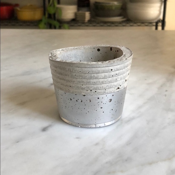 Raw Edge Concrete Planter - Picture 2 of 4
